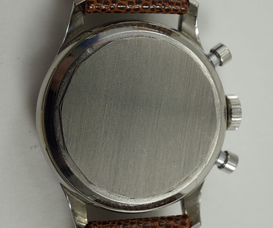 普通の腕時計の裏蓋