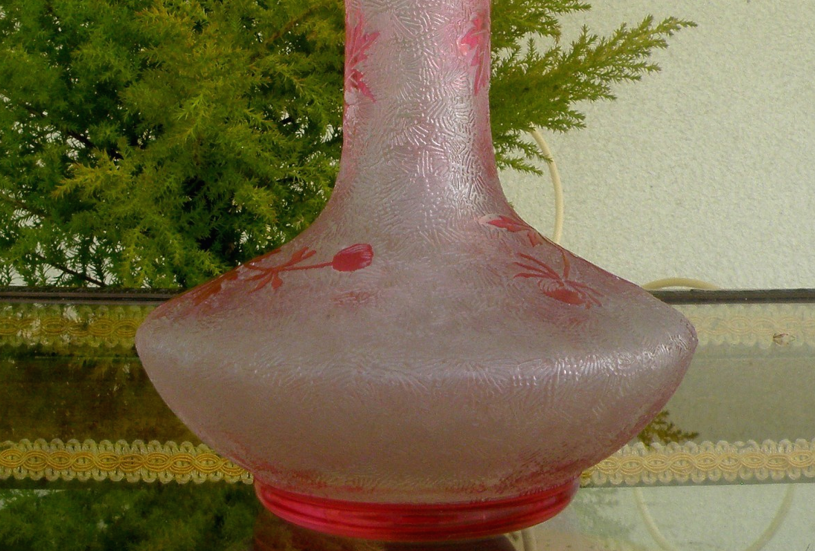 バカラ ピンクのエグランチエ技法の花瓶