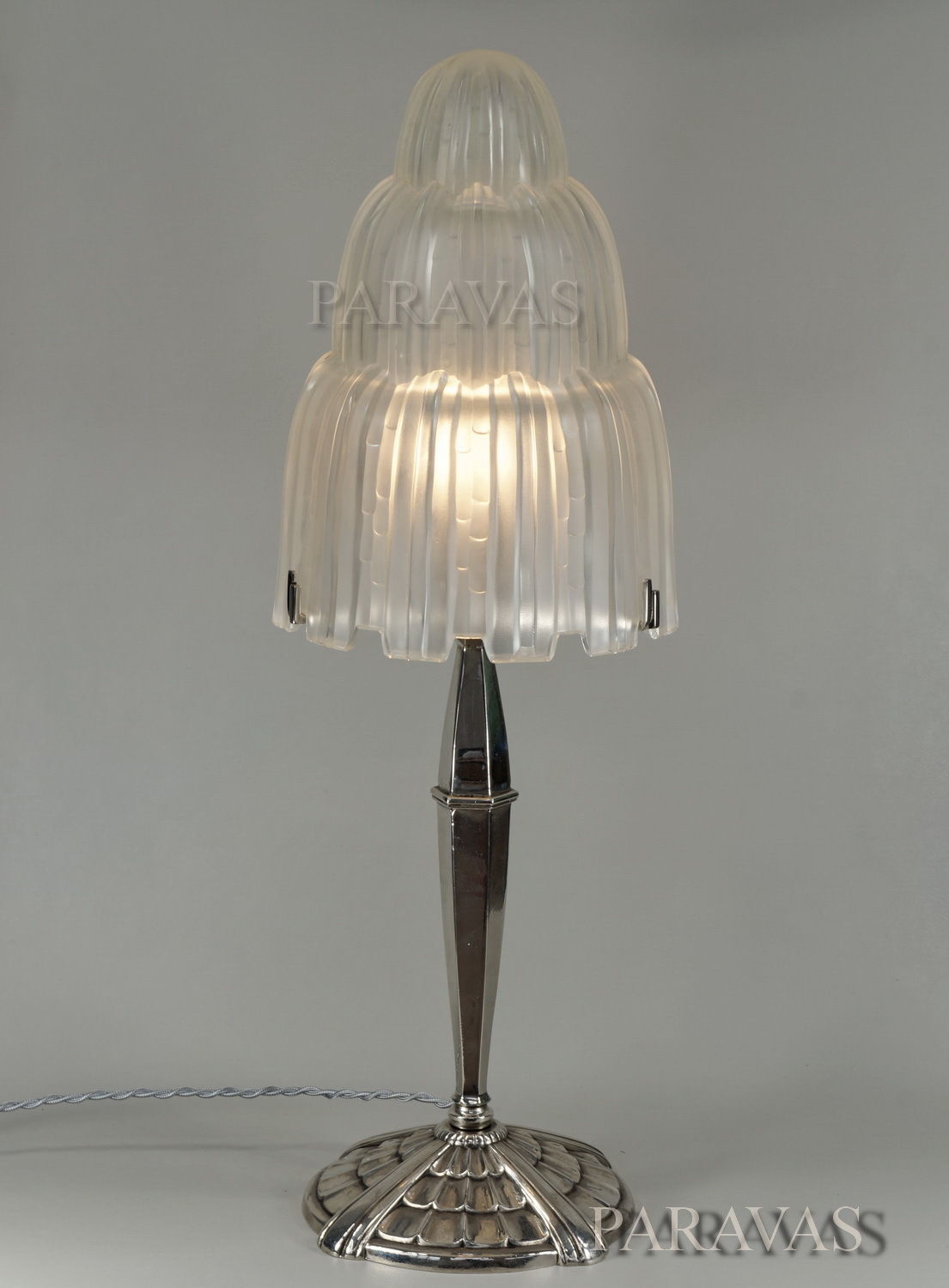 時代を超えて愛されるアールデコの照明・テーブルランプ・シャンデリア 