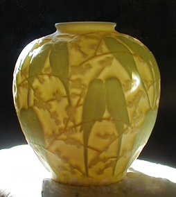 ルネラリック（Rene Lalique）の偽物のインコの花瓶