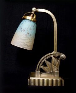 人々を魅了するアンティーク照明（ランプ・シャンデリア）・テーブルランプの世界 | 古き旅